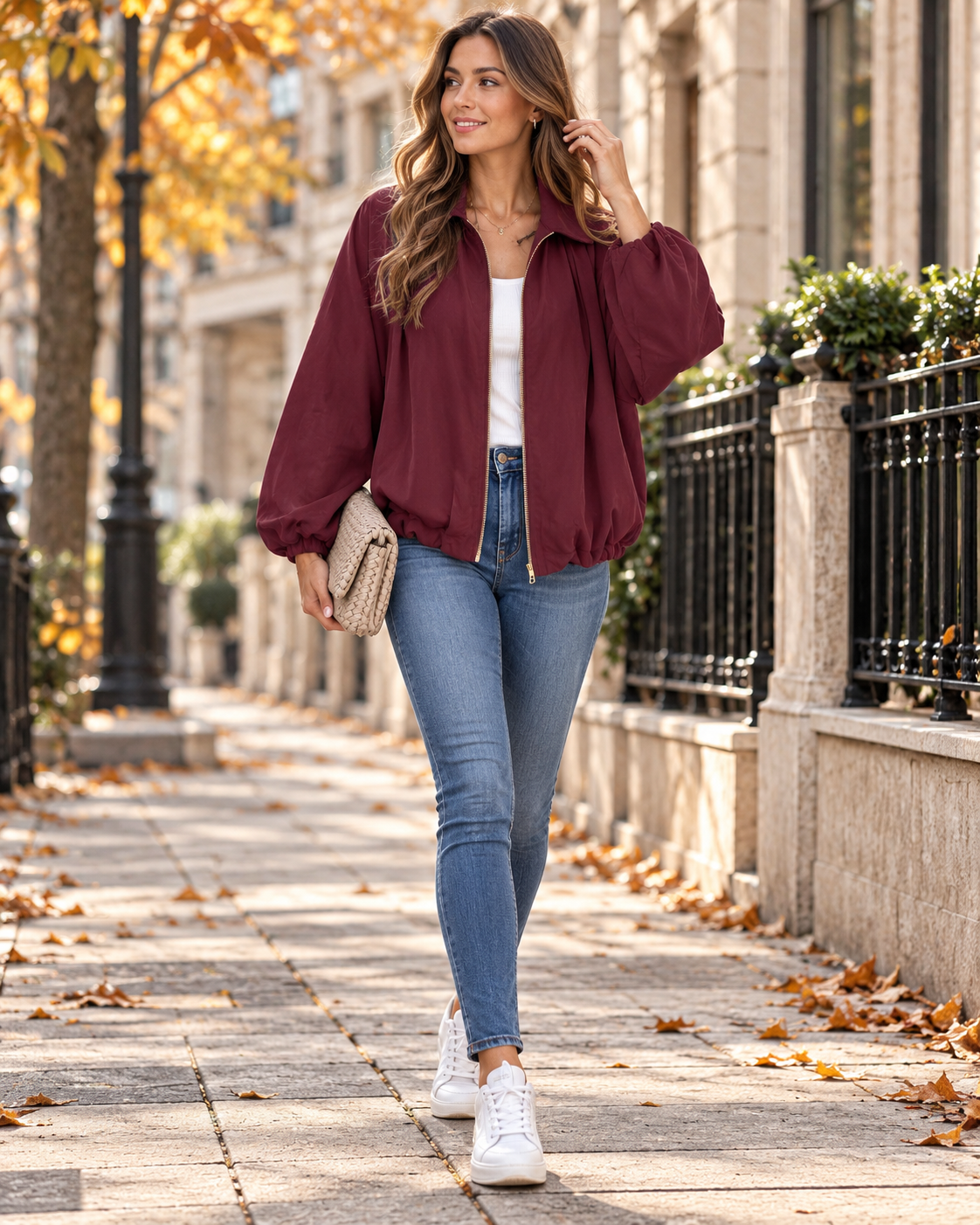 Dámská oversized bomber bunda Vienna se zapínáním na zip vpředu, plisovaným detailem a dlouhými netopýřími rukávy
