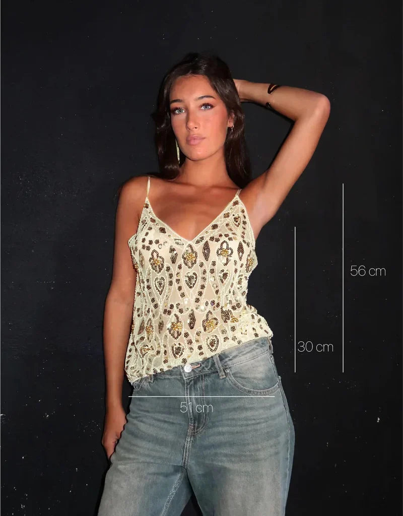 Top elegante para mujer Kate: blusa chic ornamentada con corte femenino favorecedor